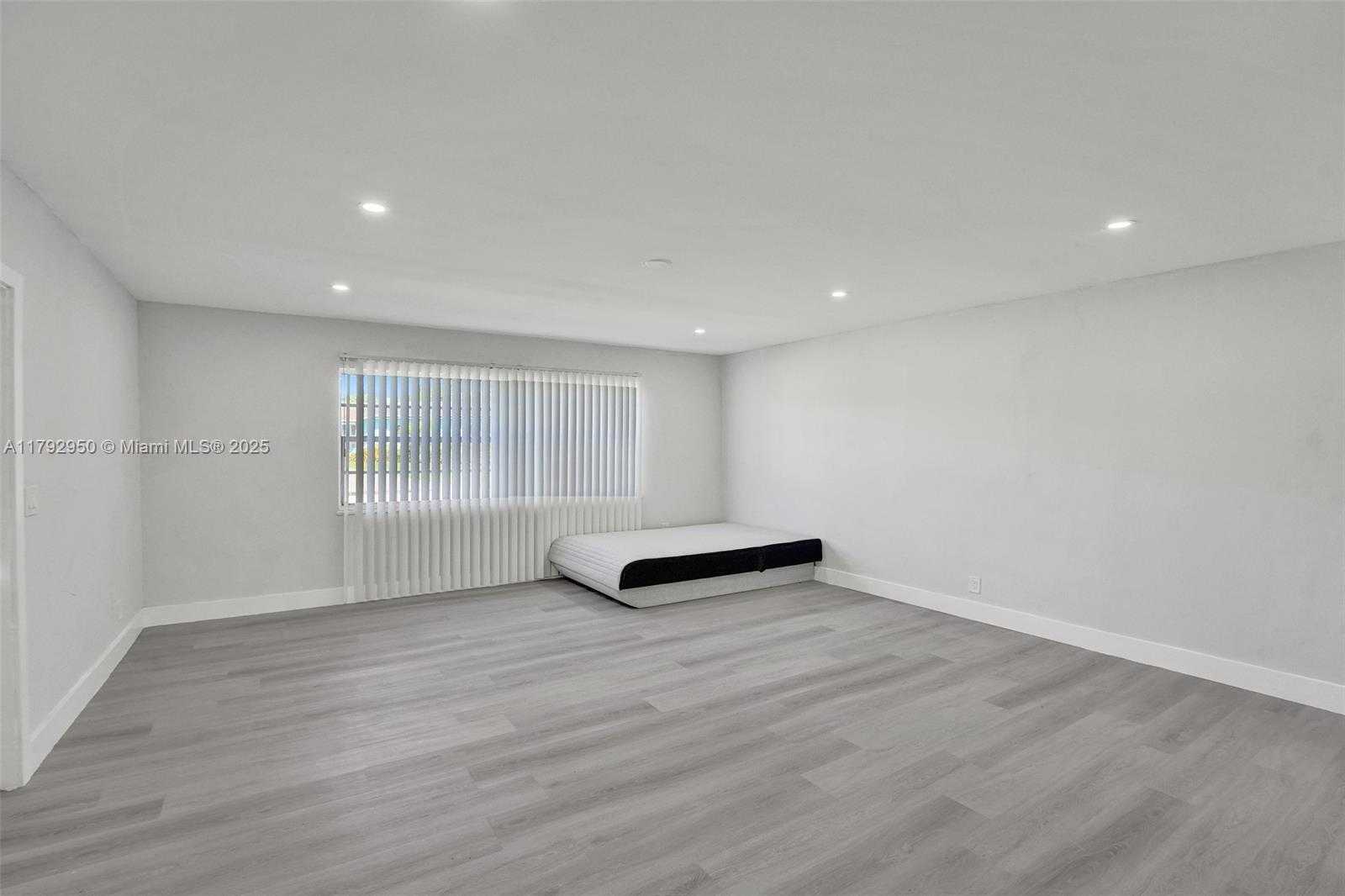 Small Image of 5657 GRANT ST #5, Hollywood Number 34