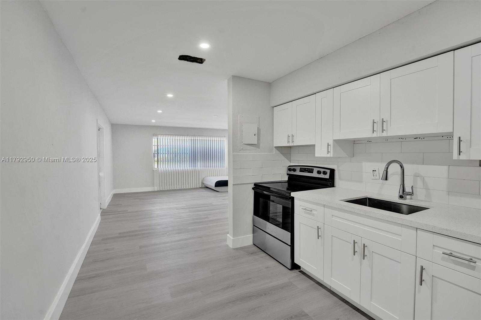 Small Image of 5657 GRANT ST #5, Hollywood Number 35