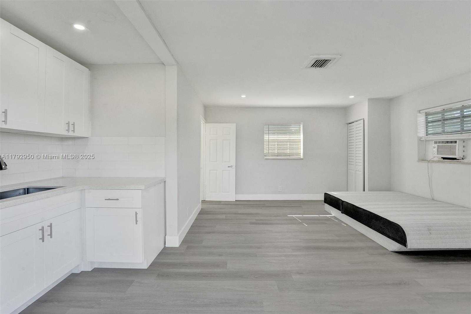 Small Image of 5657 GRANT ST #5, Hollywood Number 42