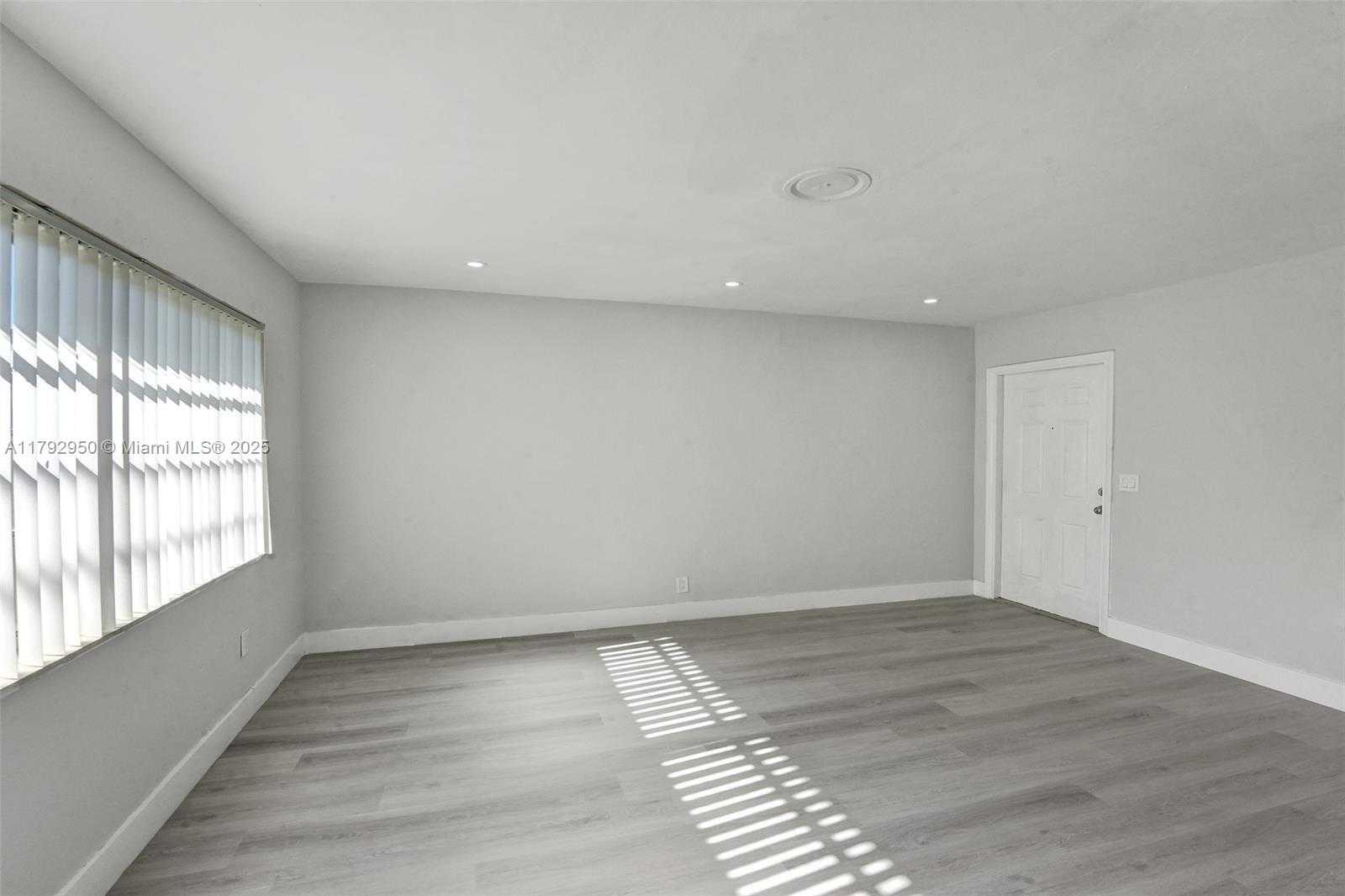 Small Image of 5657 GRANT ST #5, Hollywood Number 9