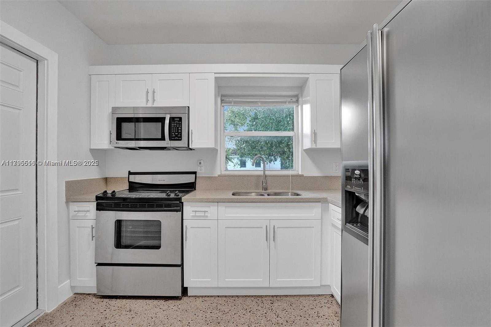 Small Image of 950 NORTH EAST 113TH ST #2, Biscayne Park Number 4
