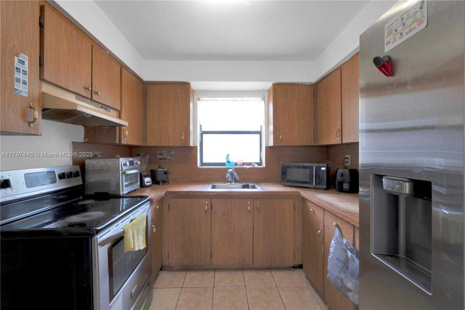 Small Image of 1290 NORTH EAST 144TH ST #2, Miami Number 4