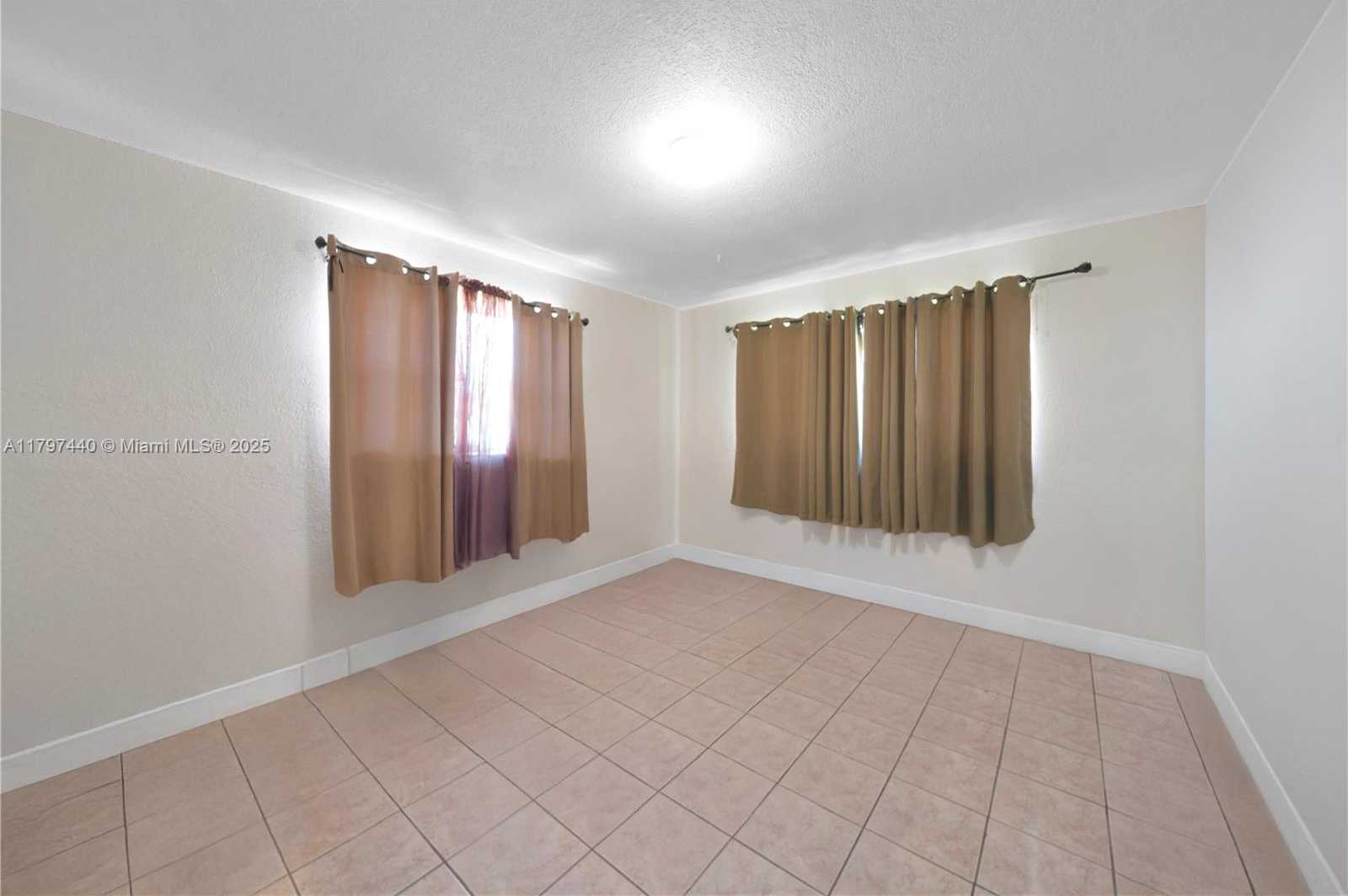 Small Image of 1290 NORTH EAST 144TH ST #2, Miami Number 5