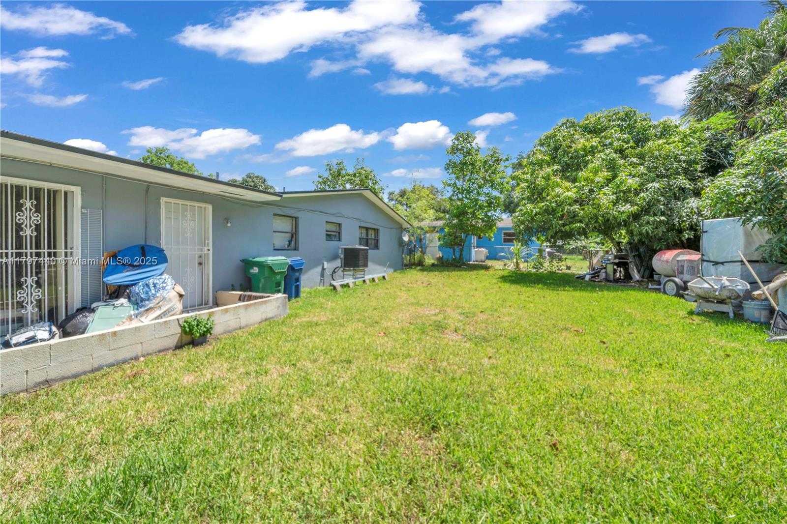 Small Image of 1290 NORTH EAST 144TH ST #2, Miami Number 6