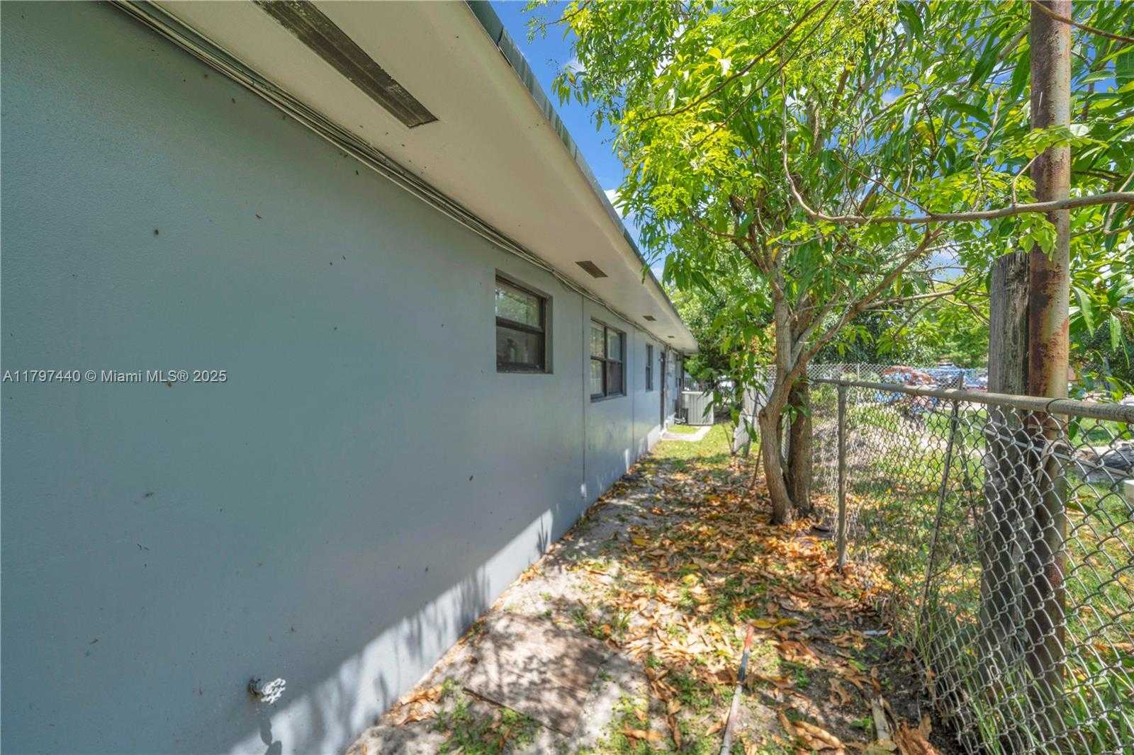 Small Image of 1290 NORTH EAST 144TH ST #2, Miami Number 8