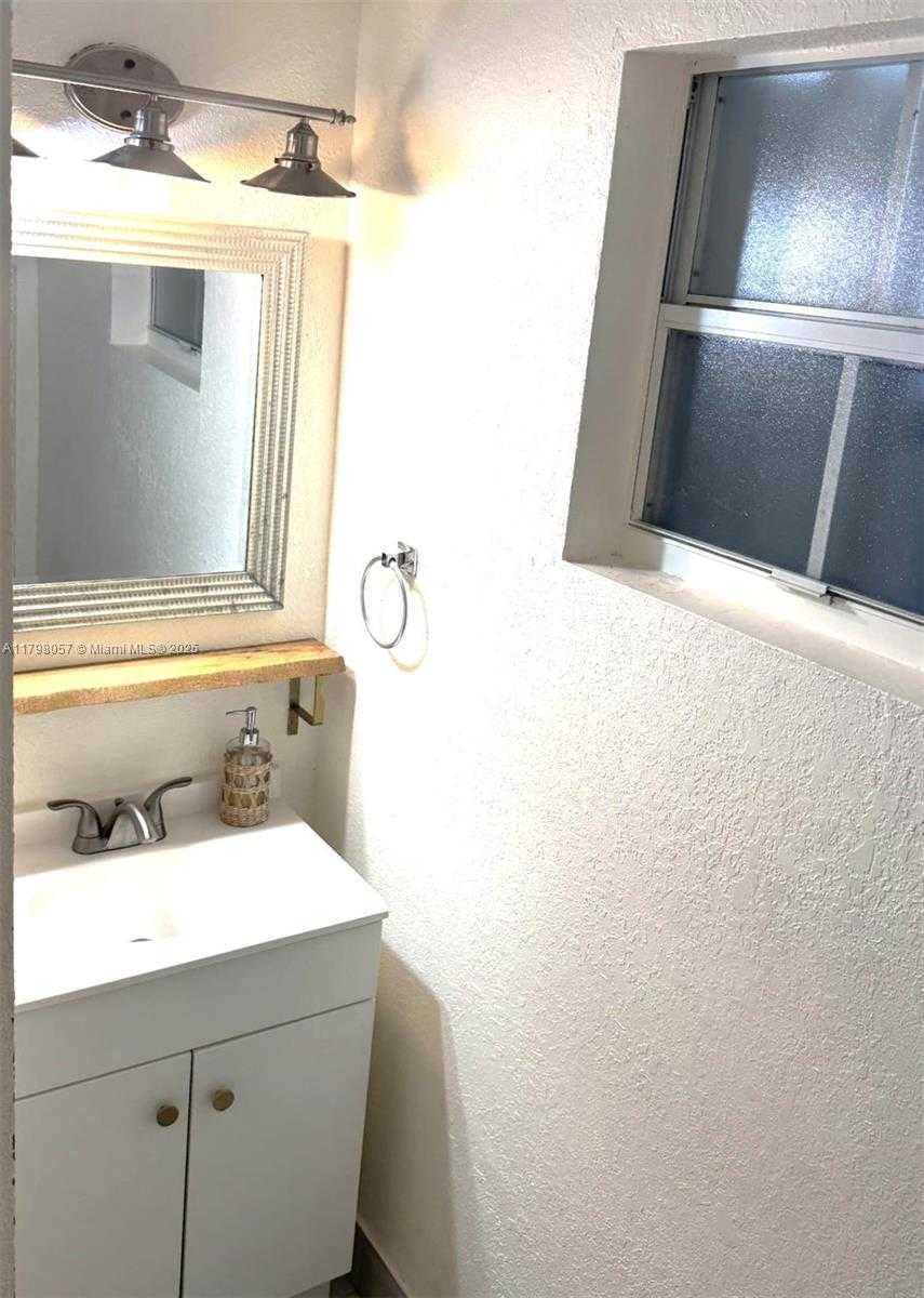Small Image of 1291 NORTH EAST 146TH ST #2, Miami Number 14