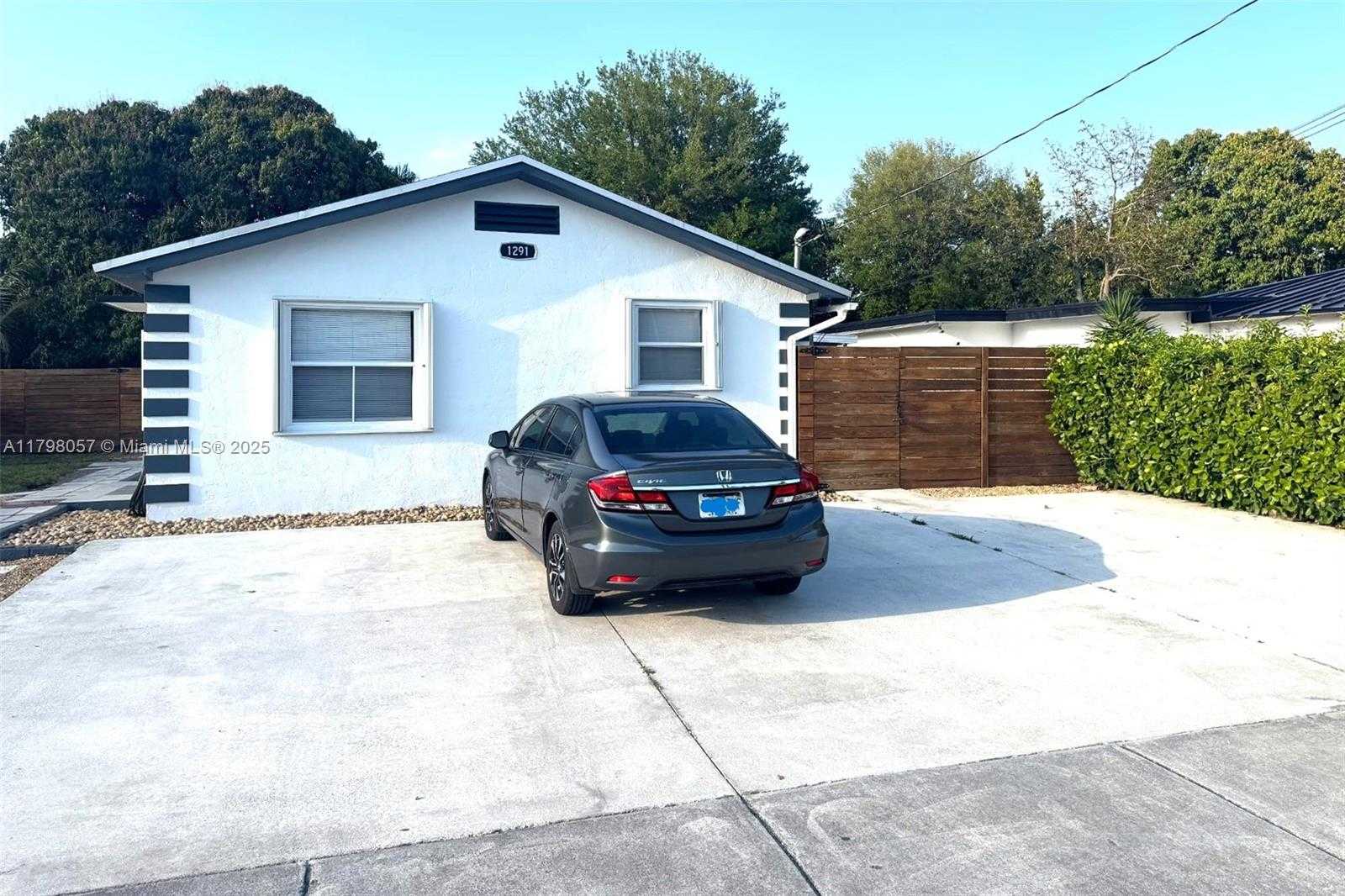 Small Image of 1291 NORTH EAST 146TH ST #2, Miami Number 19
