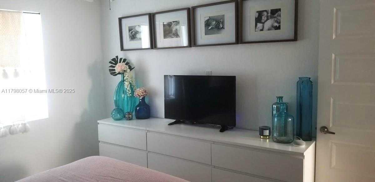 Small Image of 1291 NORTH EAST 146TH ST #2, Miami Number 5