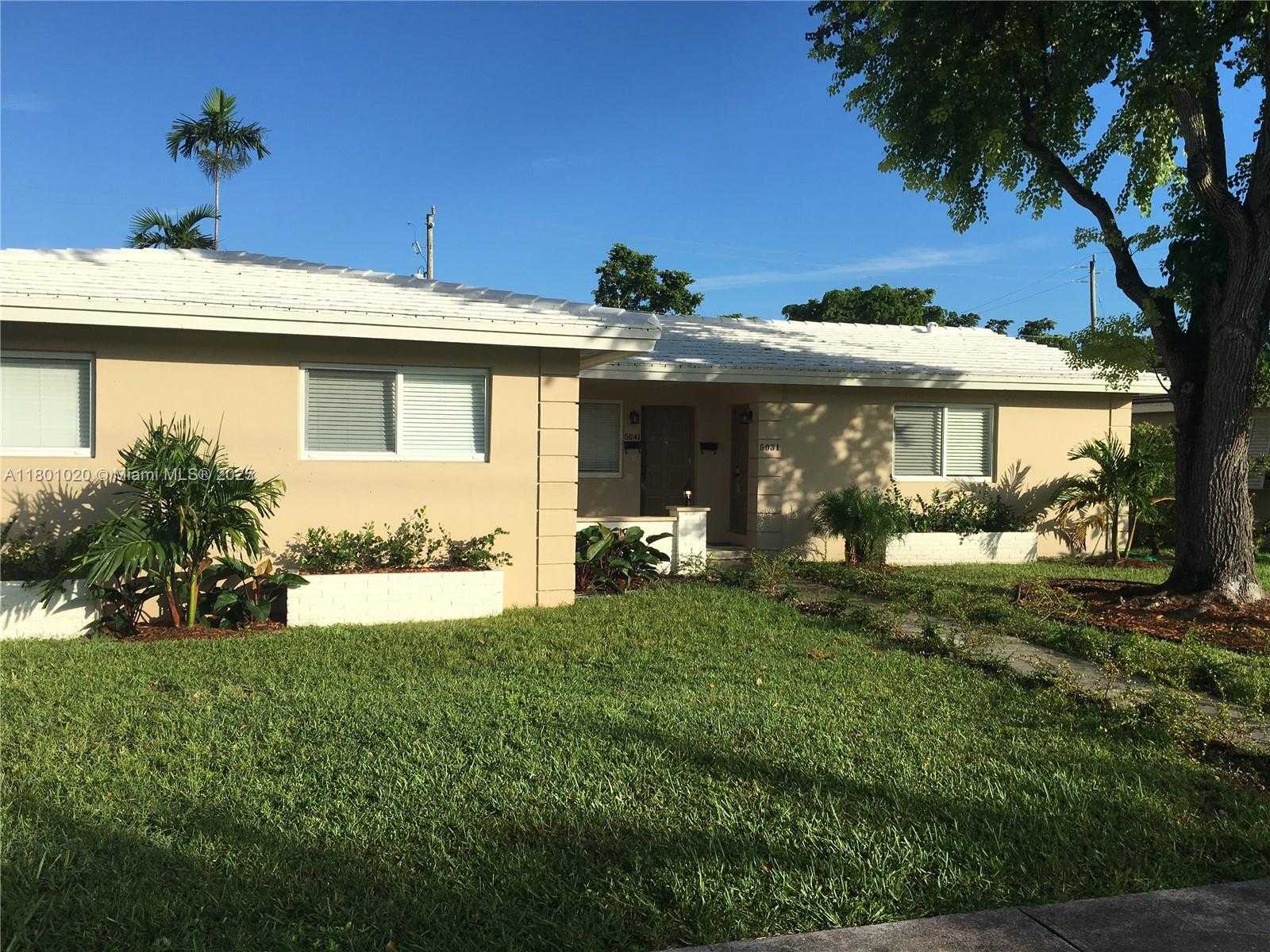 Small Image of 5031 PONCE DE LEON BLVD #2, Coral Gables Number 2