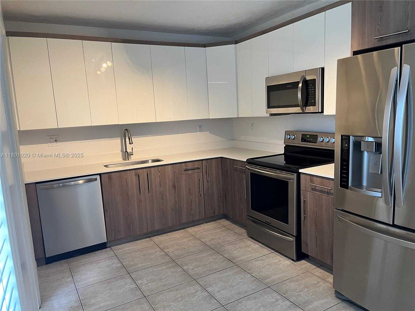 Small Image of 5031 PONCE DE LEON BLVD #2, Coral Gables Number 3