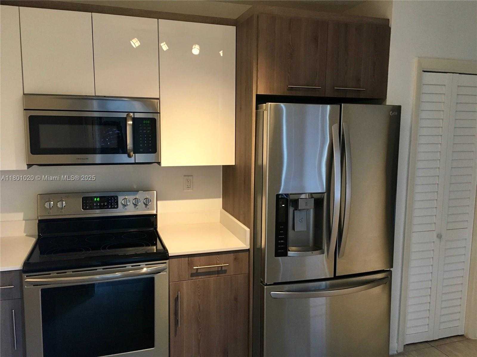 Small Image of 5031 PONCE DE LEON BLVD #2, Coral Gables Number 4