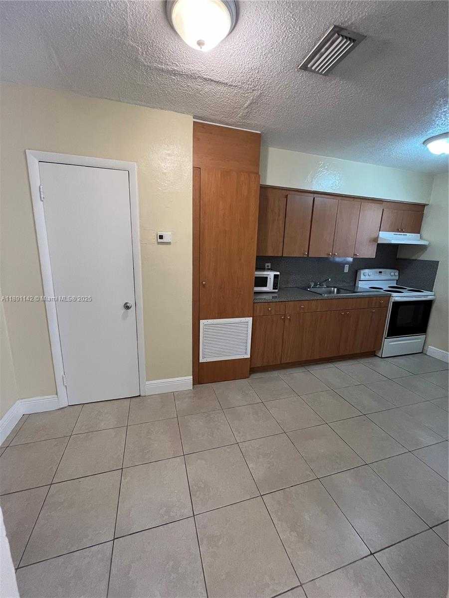 Small Image of 66 9th St, Hialeah, FL 33010, USA Number 3