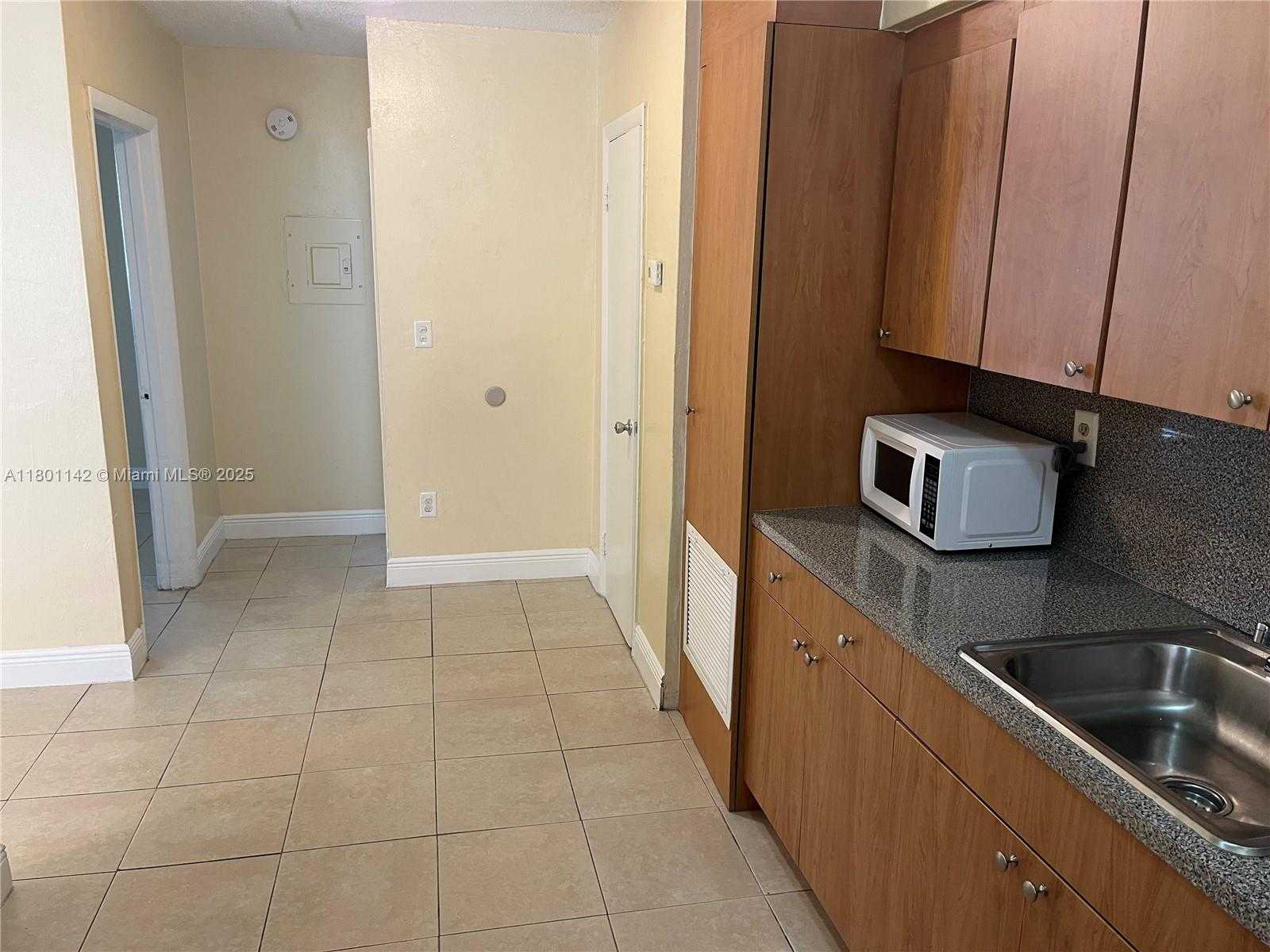Small Image of 66 9th St, Hialeah, FL 33010, USA Number 4