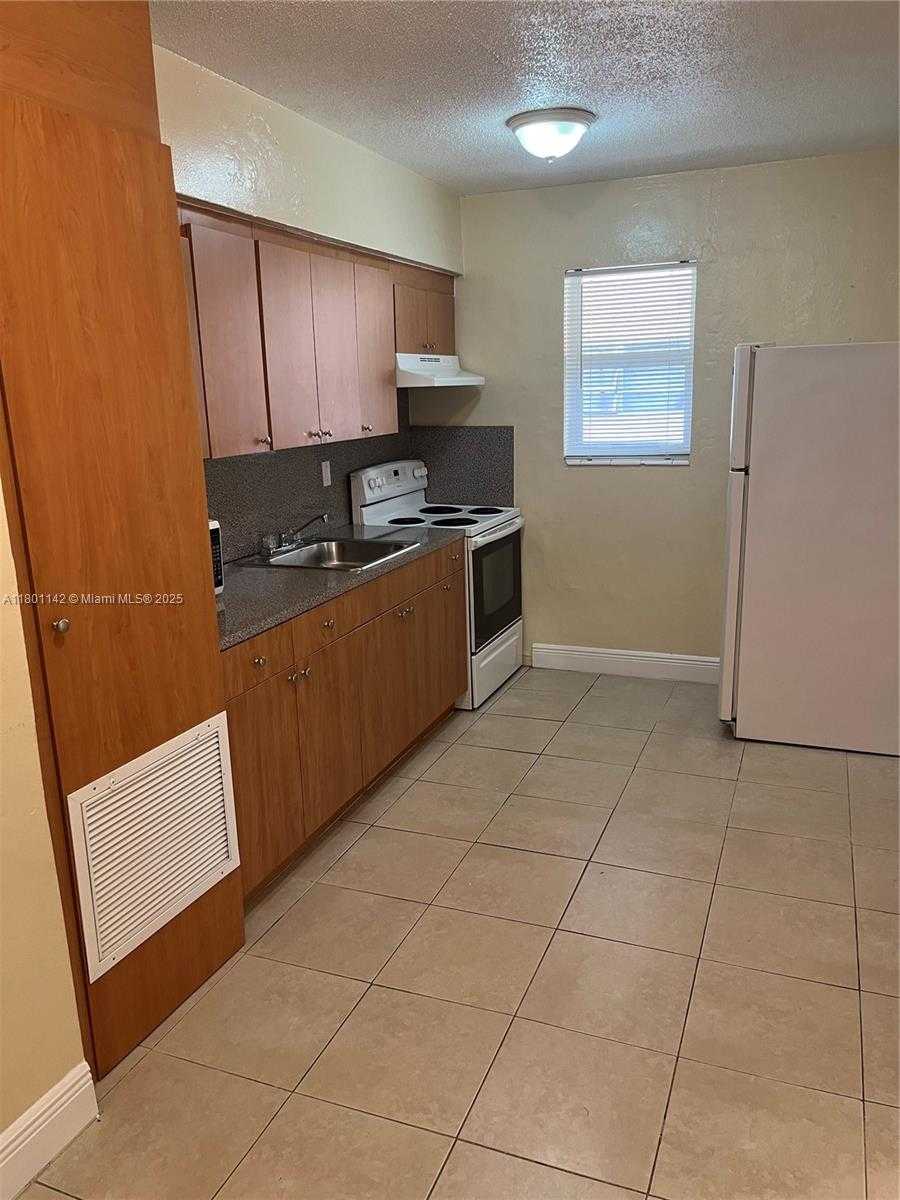 Small Image of 66 9th St, Hialeah, FL 33010, USA Number 5