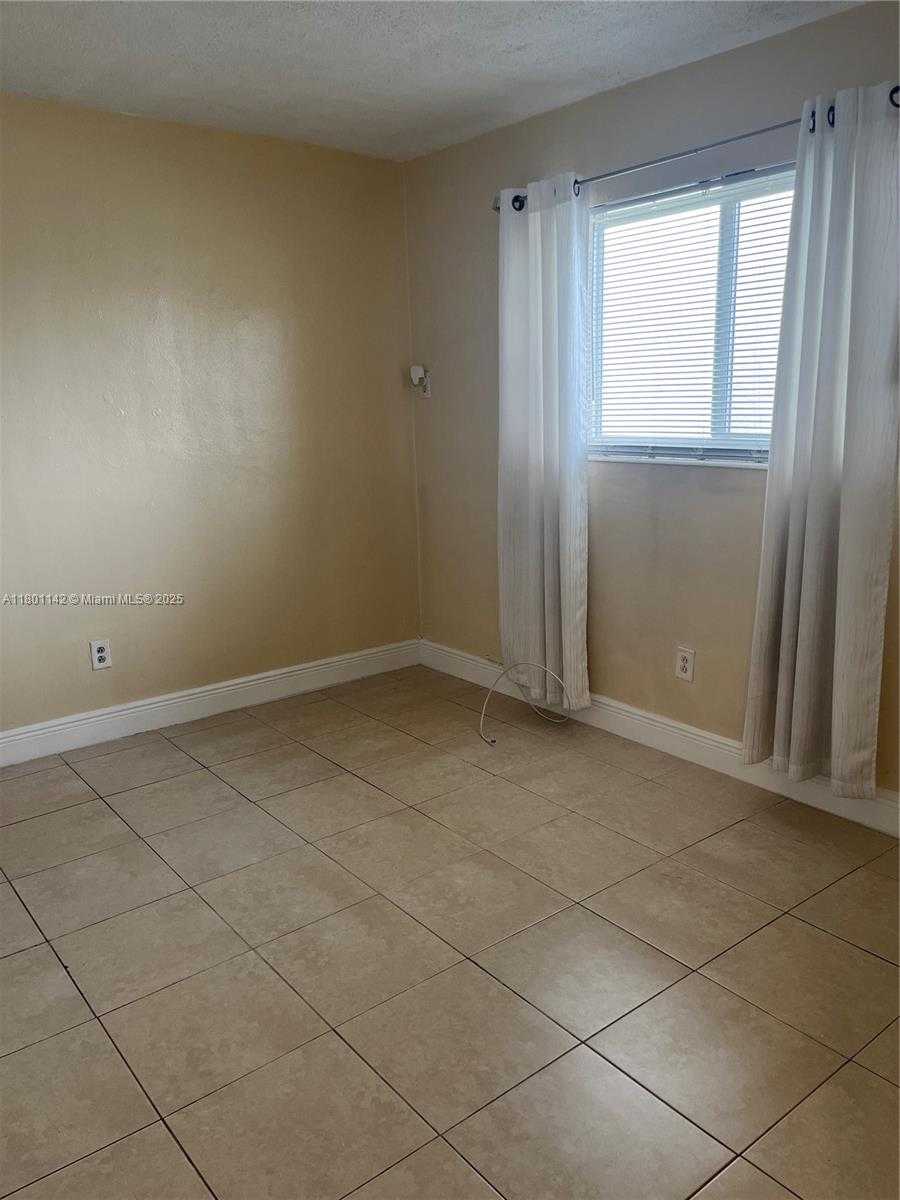 Small Image of 66 9th St, Hialeah, FL 33010, USA Number 8