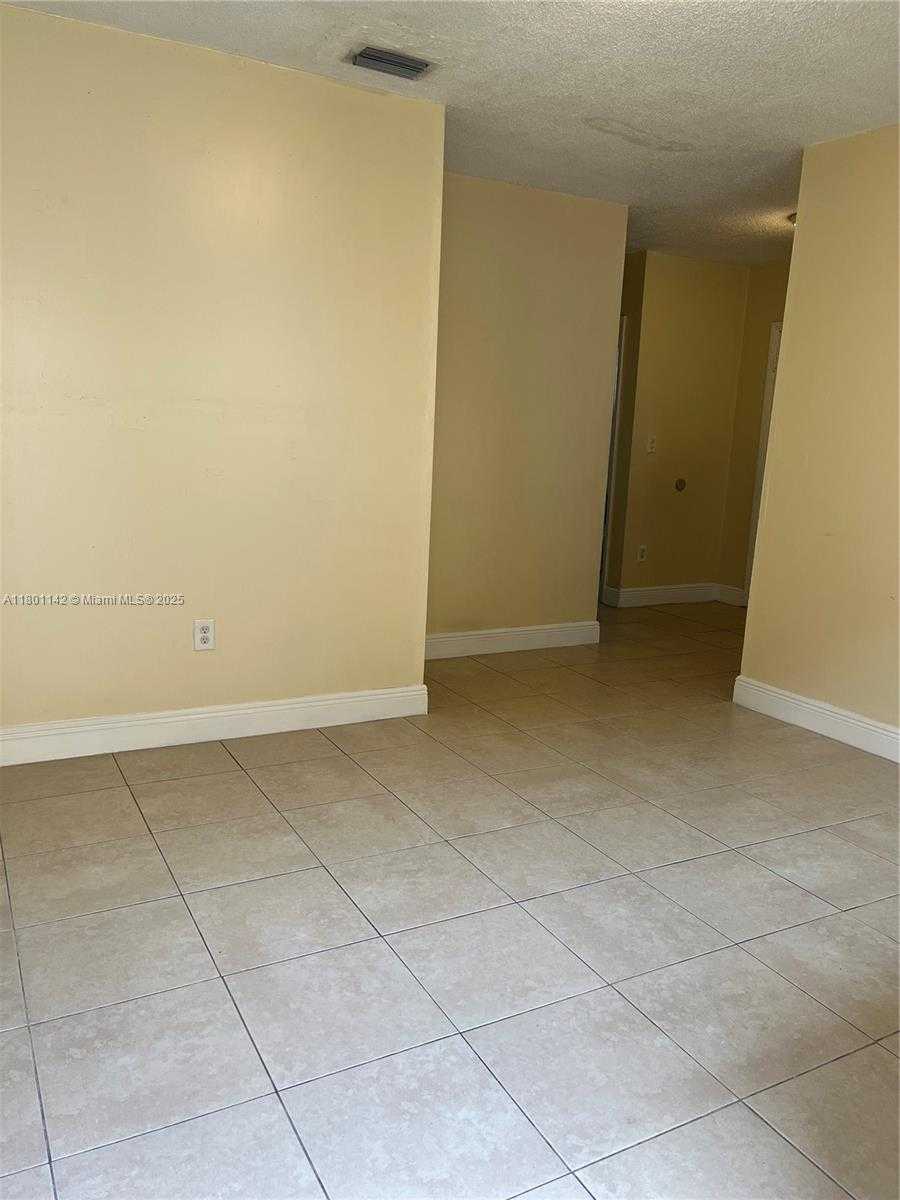 Small Image of 66 9th St, Hialeah, FL 33010, USA Number 9