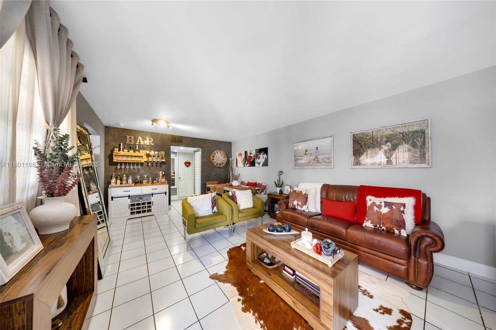 Small Image of 569 SOUTH WEST 4TH ST, Miami Number 3