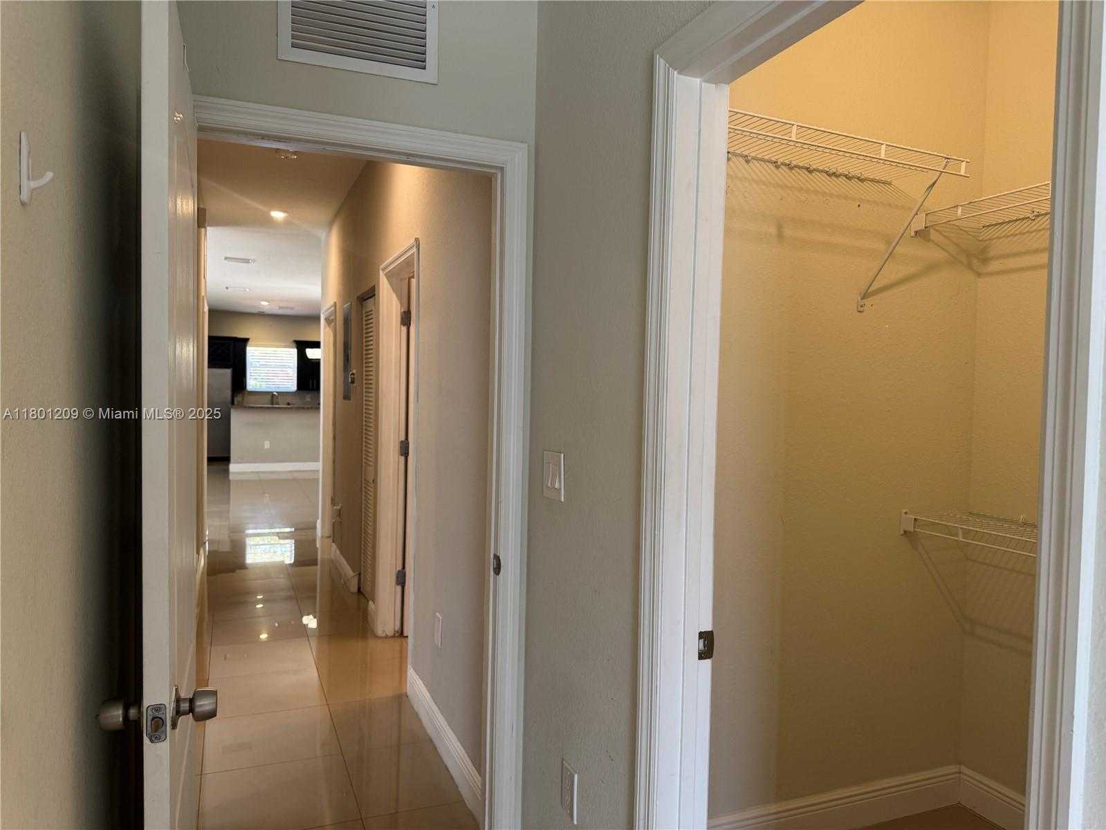 Small Image of 798 NORTH EAST 43 ST, Oakland Park Number 14