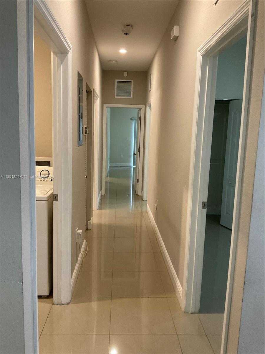 Small Image of 798 NORTH EAST 43 ST, Oakland Park Number 15