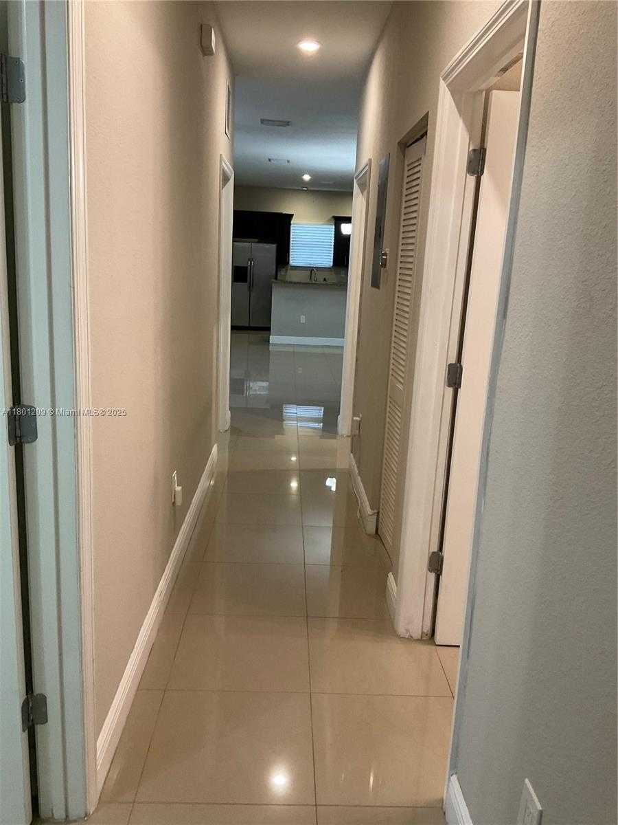 Small Image of 798 NORTH EAST 43 ST, Oakland Park Number 16