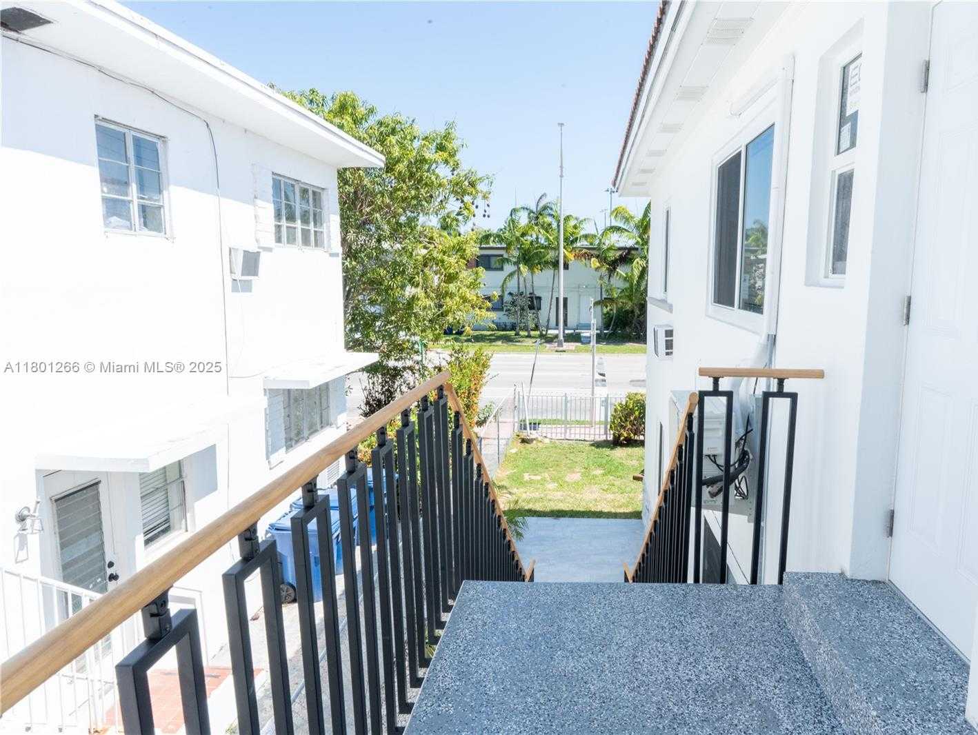 Small Image of 7115 RUE GRANVILLE, Miami Beach Number 14