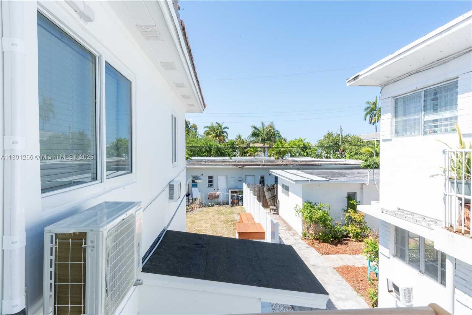 Small Image of 7115 RUE GRANVILLE, Miami Beach Number 15