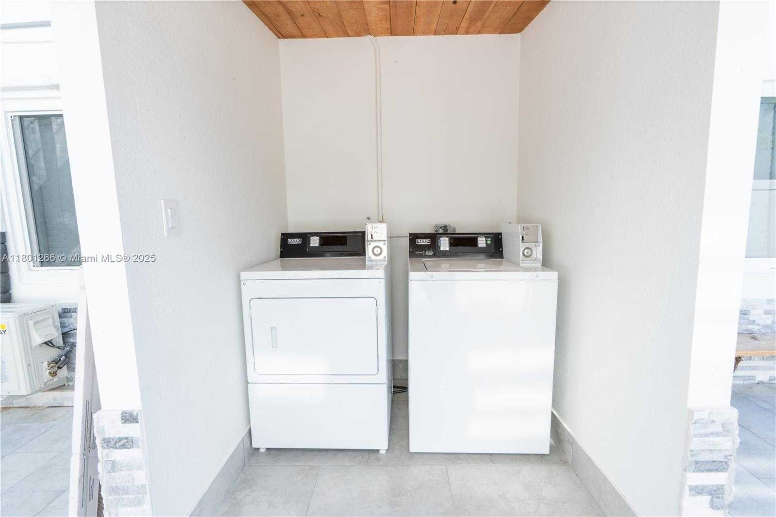 Small Image of 7115 RUE GRANVILLE, Miami Beach Number 17