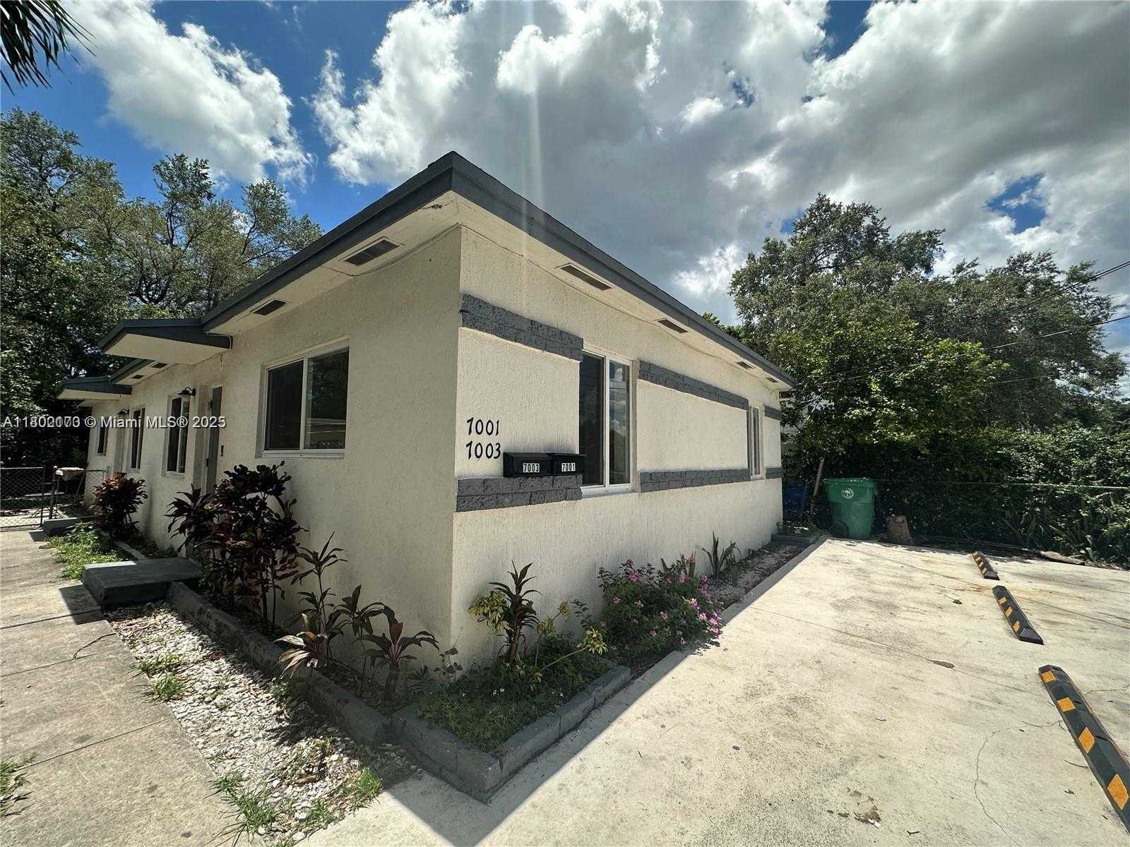 Small Image of 7001 NORTH WEST 6TH AVE, Miami Number 3