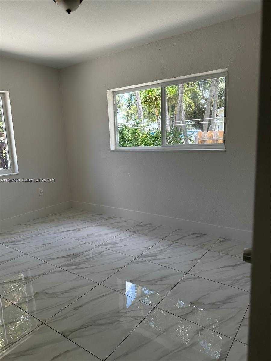 Small Image of 7001 NORTH WEST 6TH AVE, Miami Number 5