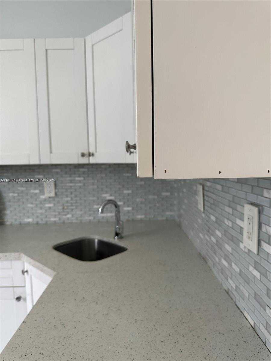 Small Image of 7001 NORTH WEST 6TH AVE, Miami Number 9