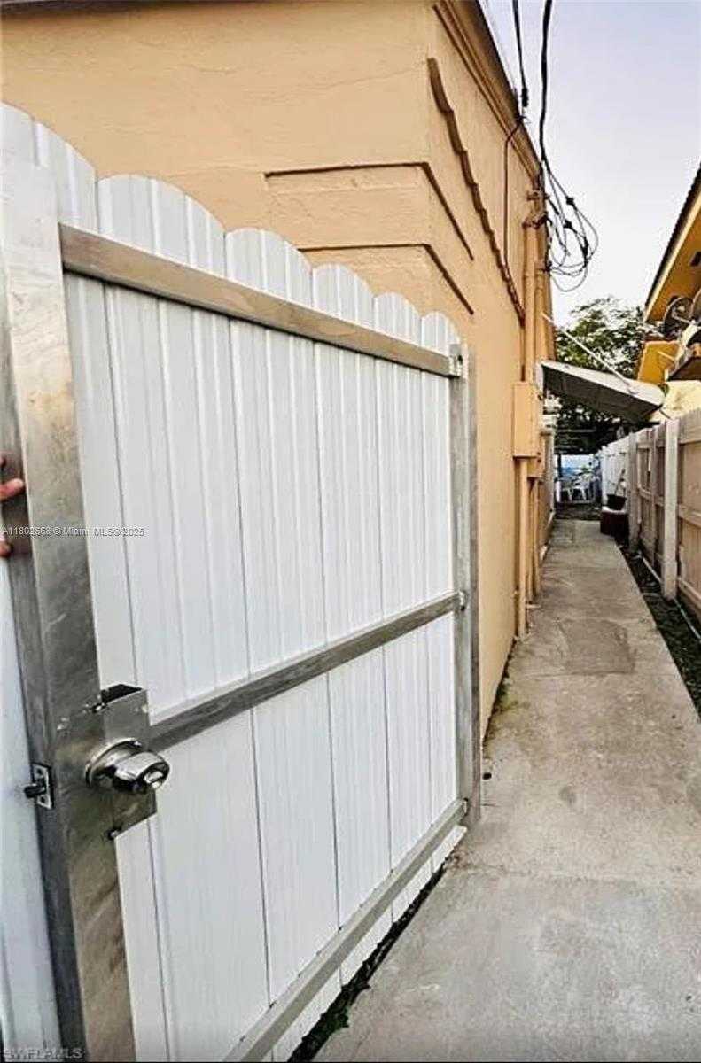 Small Image of 422 NORTH WEST 25TH CT #2, Miami Number 14