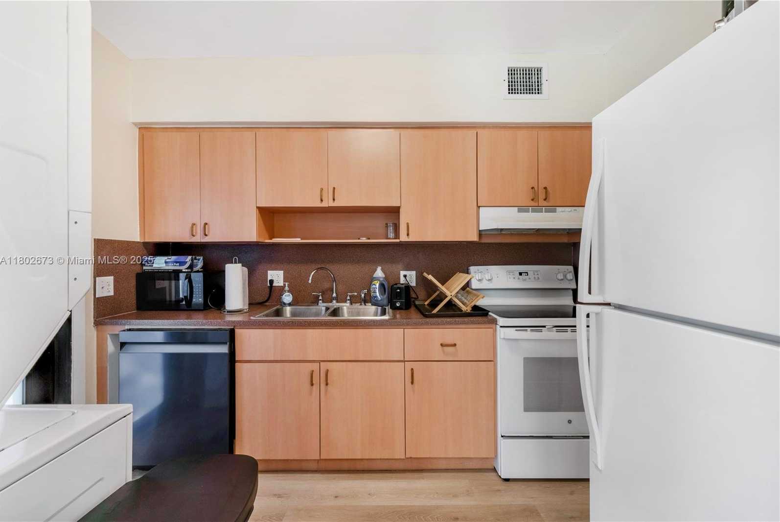 Small Image of 2 NORTH WEST 47TH ST #2, Miami Number 24