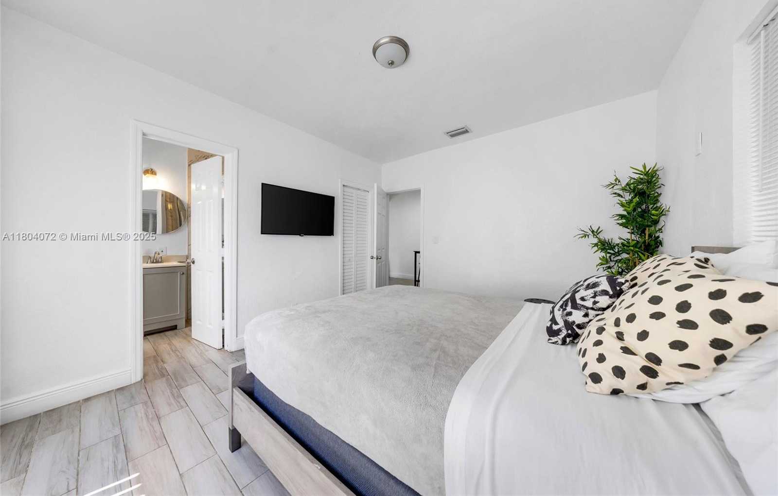 Small Image of 1515 NORTH WEST 49TH ST #2, Miami Number 37