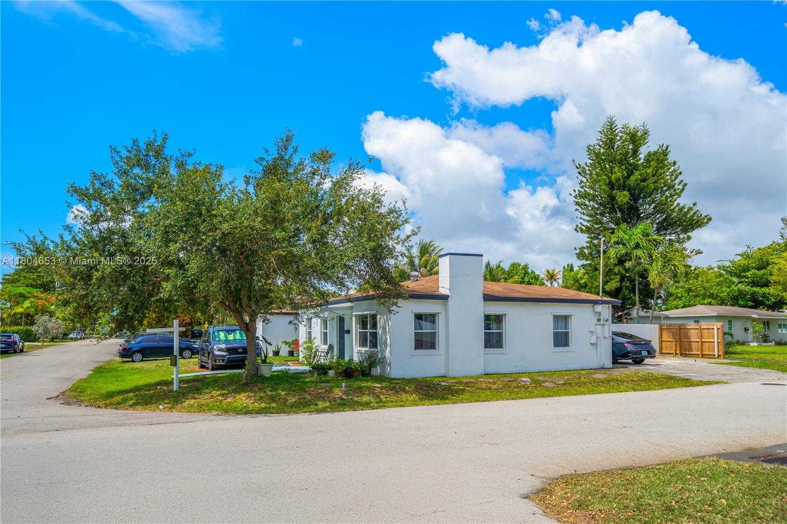 Small Image of 504 SOUTH WEST 5TH AVE, Hallandale Beach Number 3