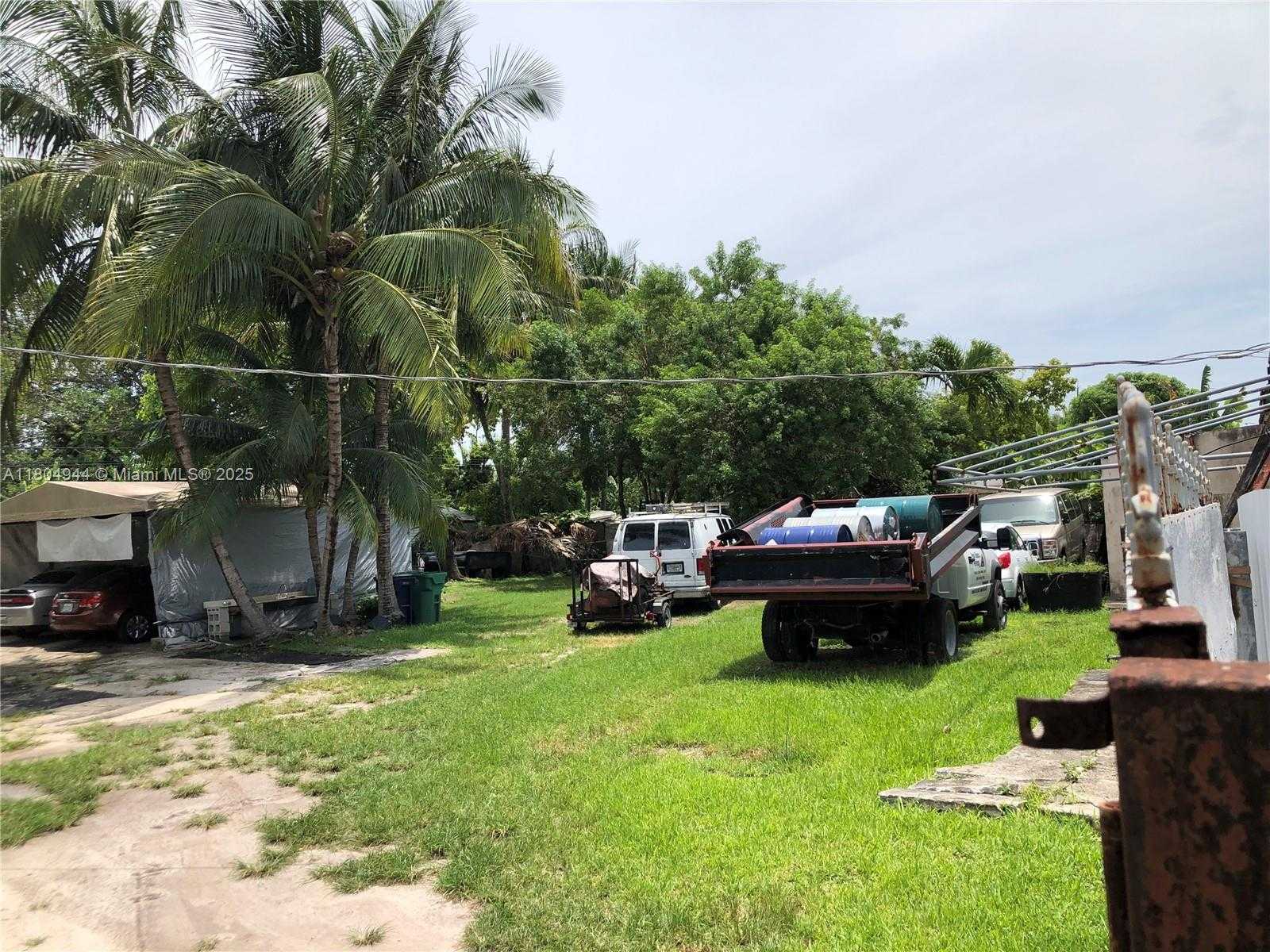 Small Image of 7415 SOUTH WEST 23RD ST, Miami Number 3
