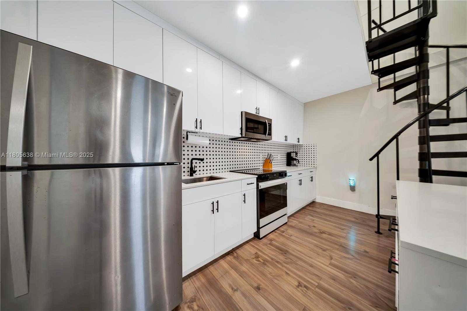 Small Image of 7411 CARLYLE AVE #5, Miami Beach Number 12