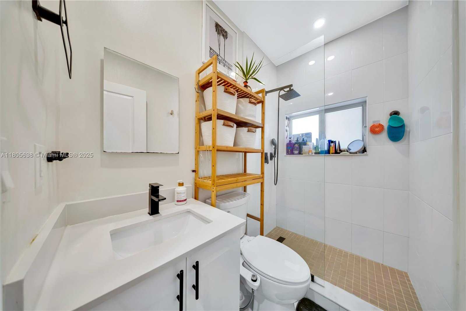 Small Image of 7411 CARLYLE AVE #5, Miami Beach Number 17
