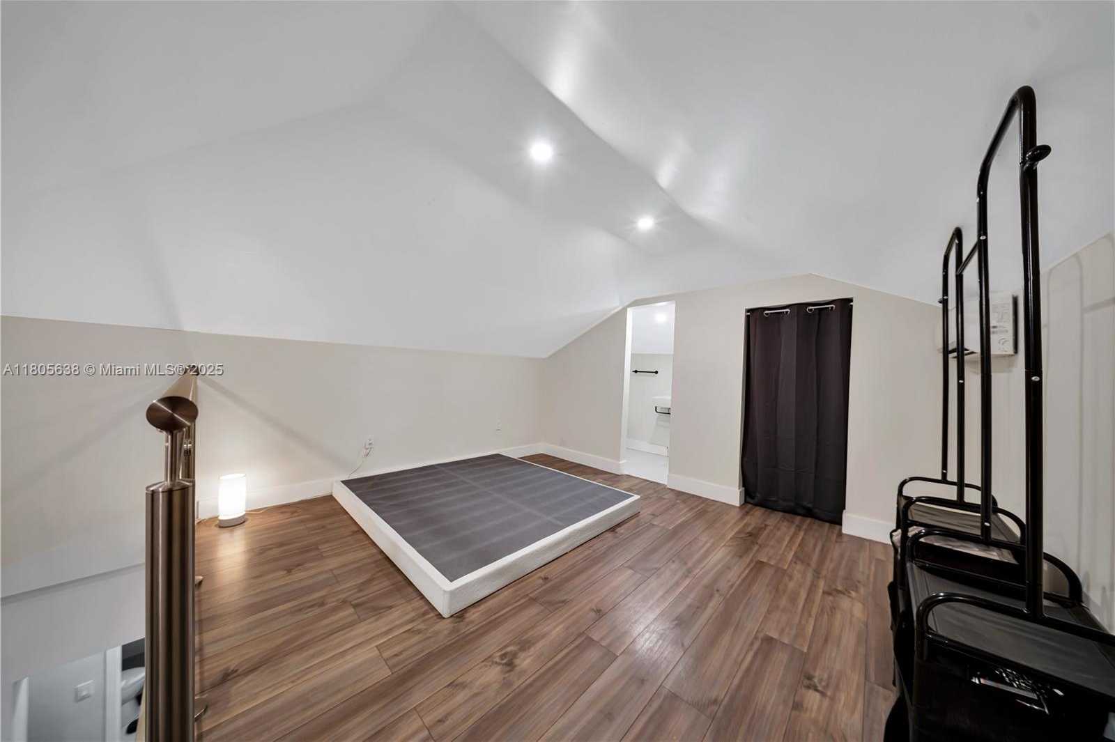 Small Image of 7411 CARLYLE AVE #5, Miami Beach Number 19