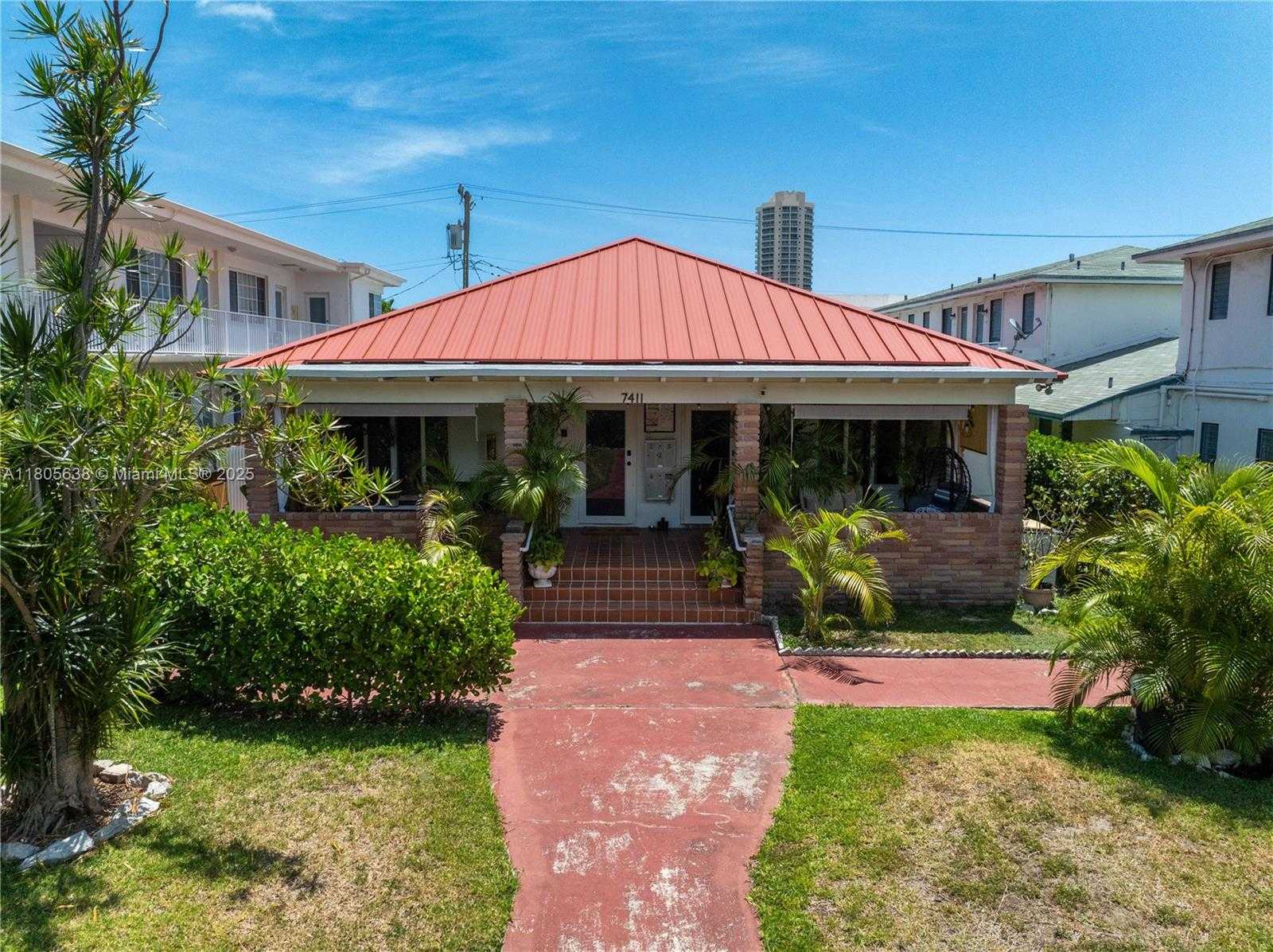 Small Image of 7411 CARLYLE AVE #5, Miami Beach Number 2