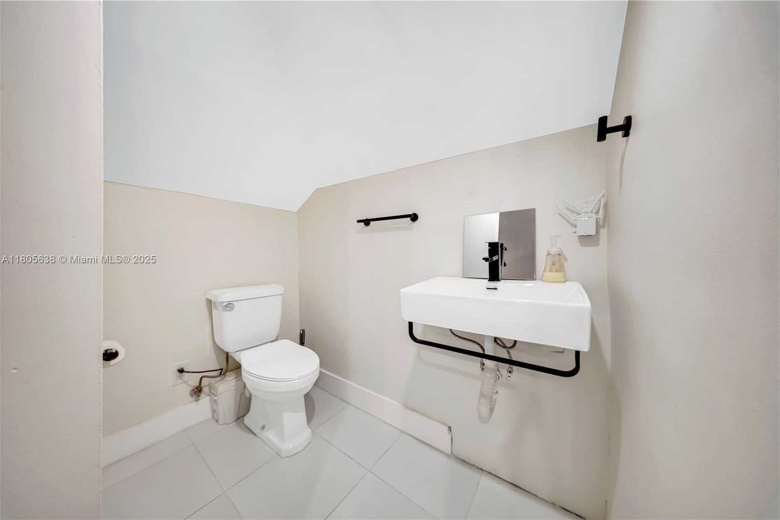 Small Image of 7411 CARLYLE AVE #5, Miami Beach Number 20