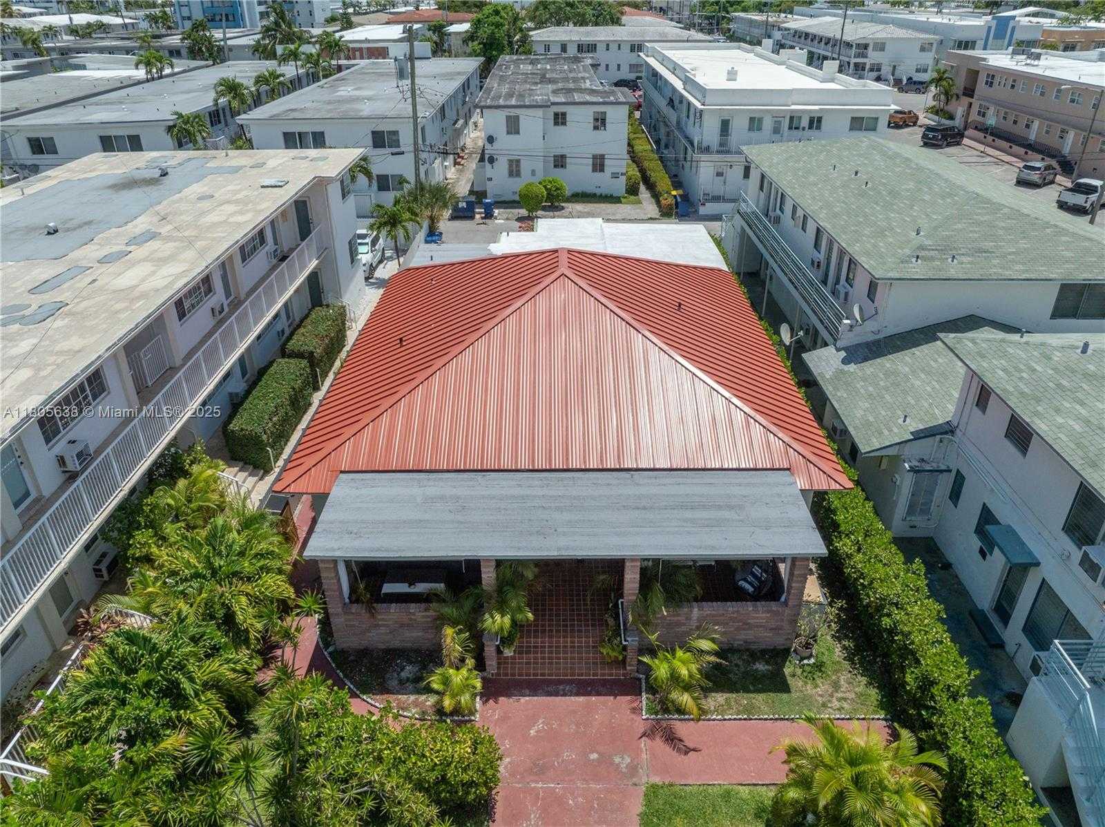 Small Image of 7411 CARLYLE AVE #5, Miami Beach Number 3