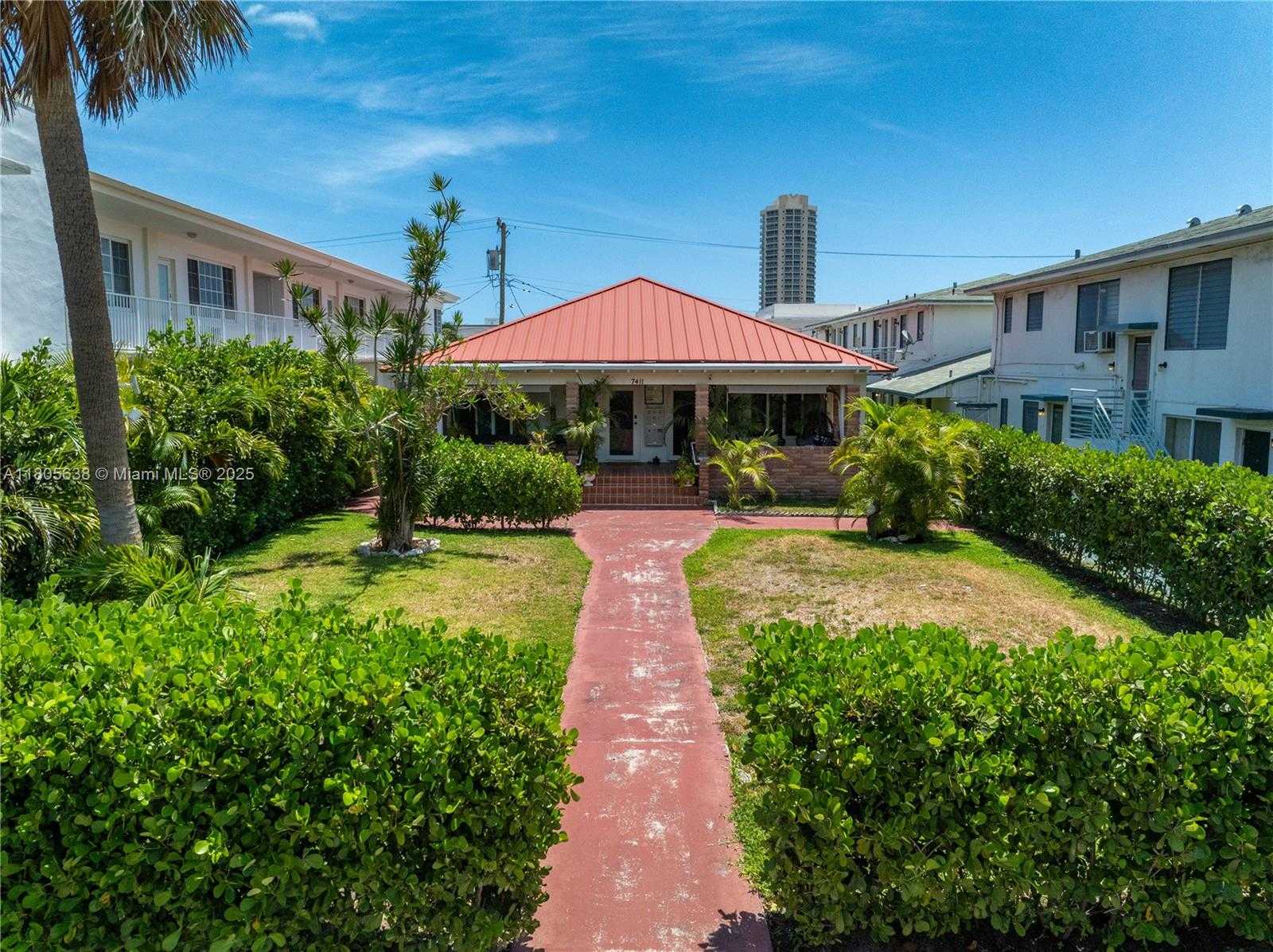 Small Image of 7411 CARLYLE AVE #5, Miami Beach Number 5