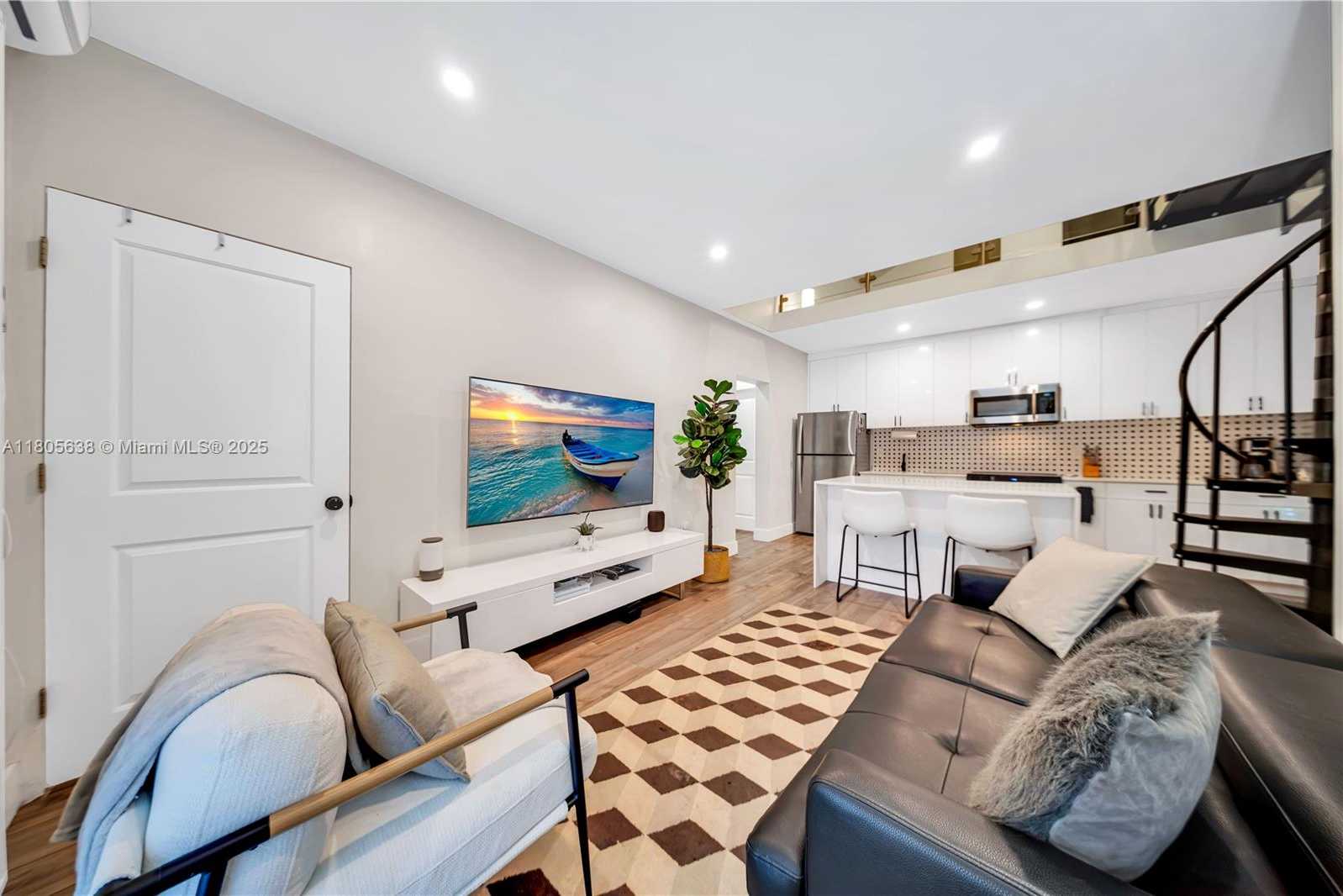 Small Image of 7411 CARLYLE AVE #5, Miami Beach Number 9