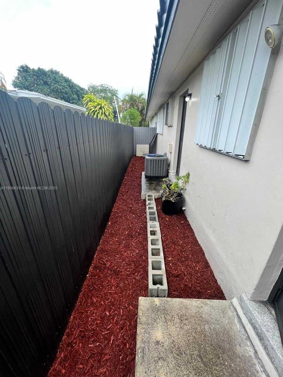 Small Image of 2990 WEST 7TH AVE, Hialeah Number 2