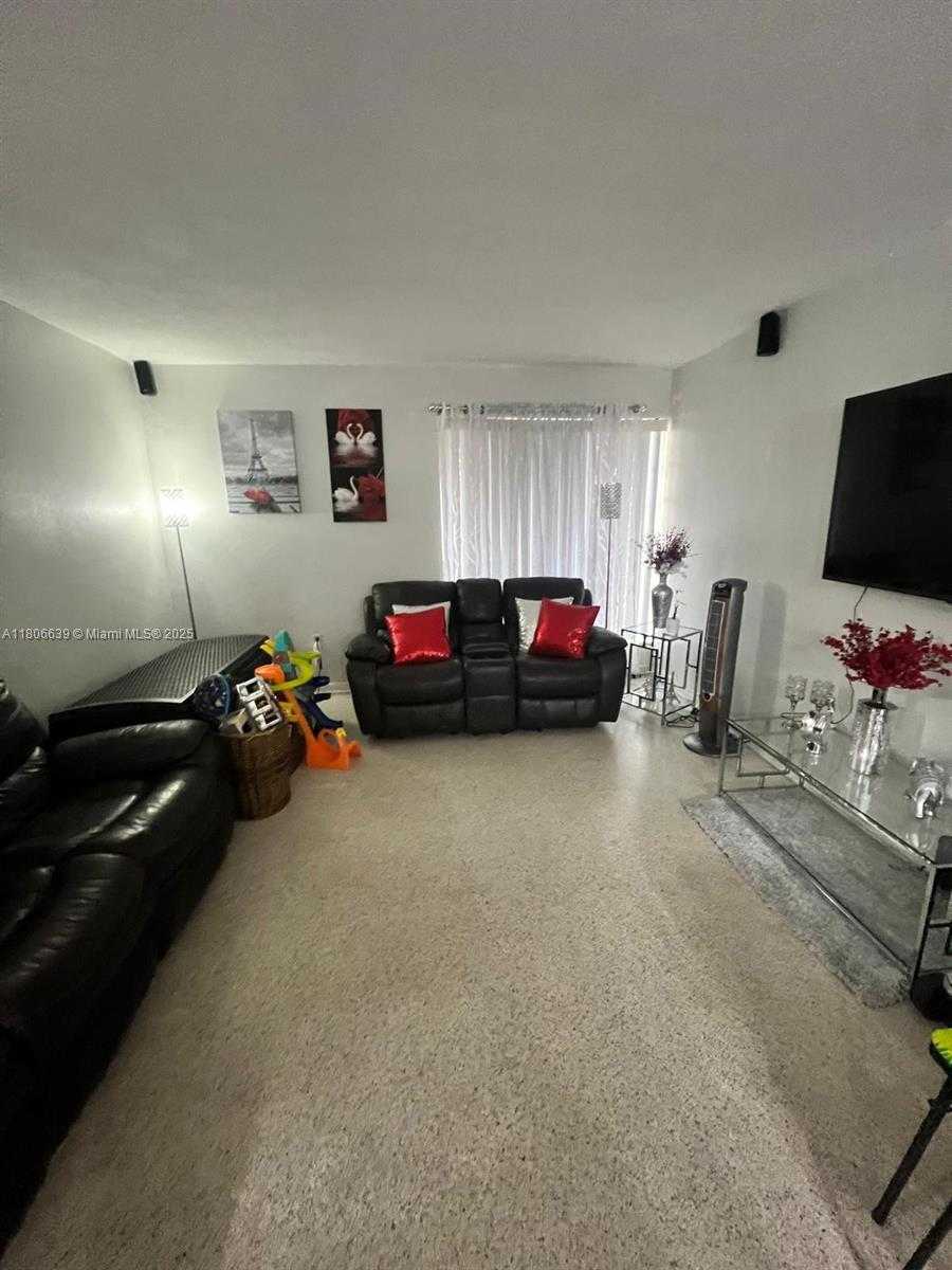 Small Image of 2990 WEST 7TH AVE, Hialeah Number 3