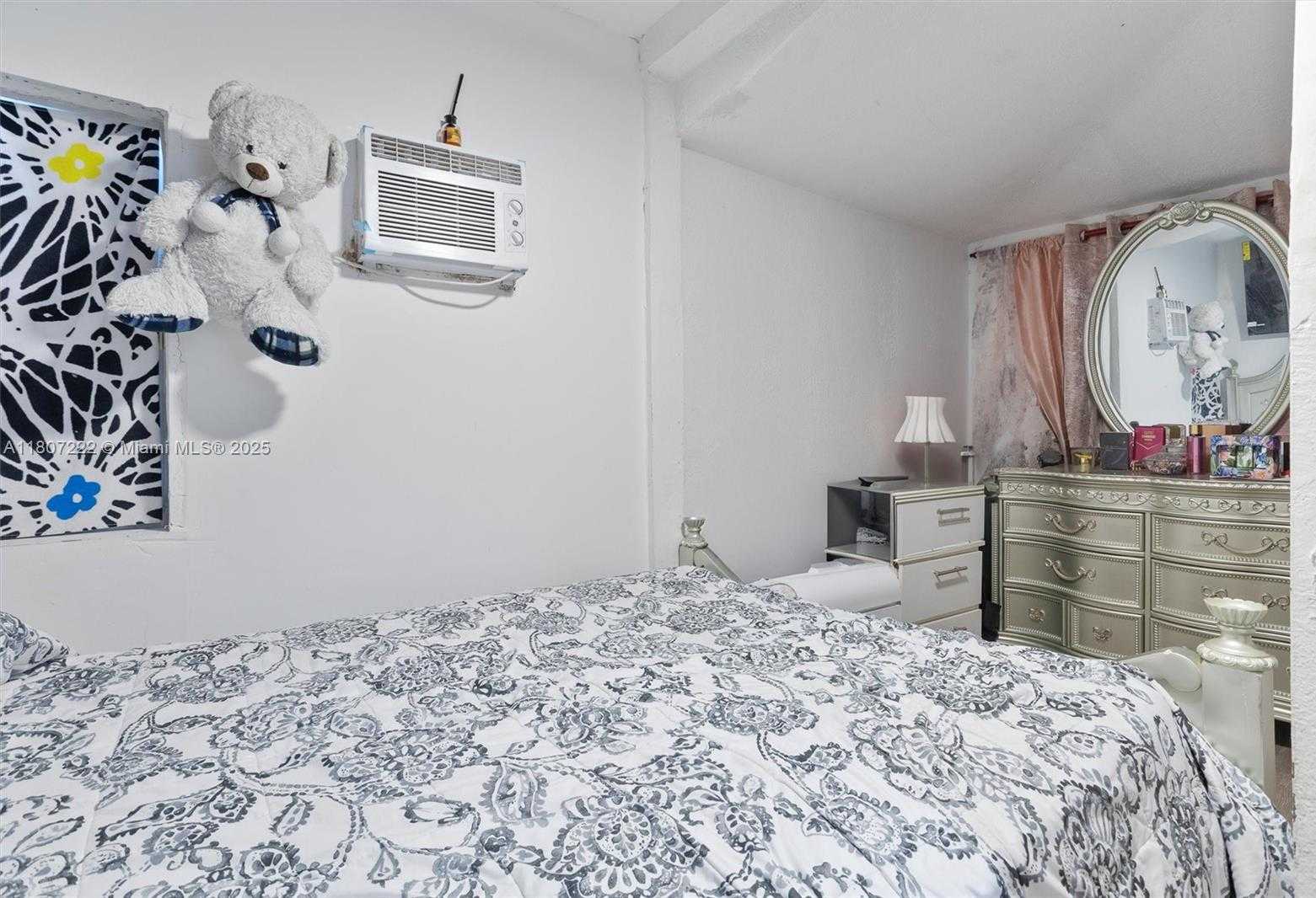 Small Image of 10601 SOUTH WEST 172ND ST, Miami Number 11
