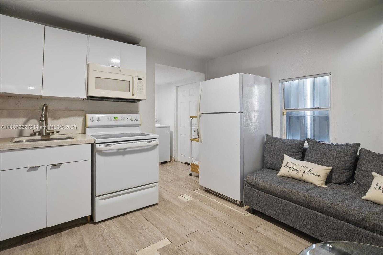 Small Image of 10601 SOUTH WEST 172ND ST, Miami Number 5