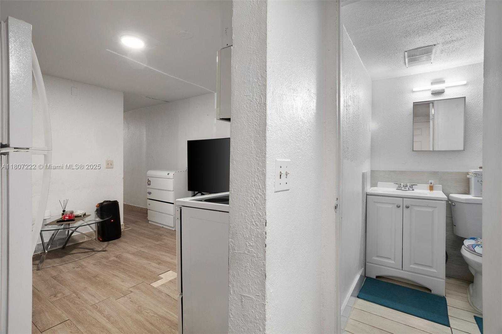 Small Image of 10601 SOUTH WEST 172ND ST, Miami Number 7
