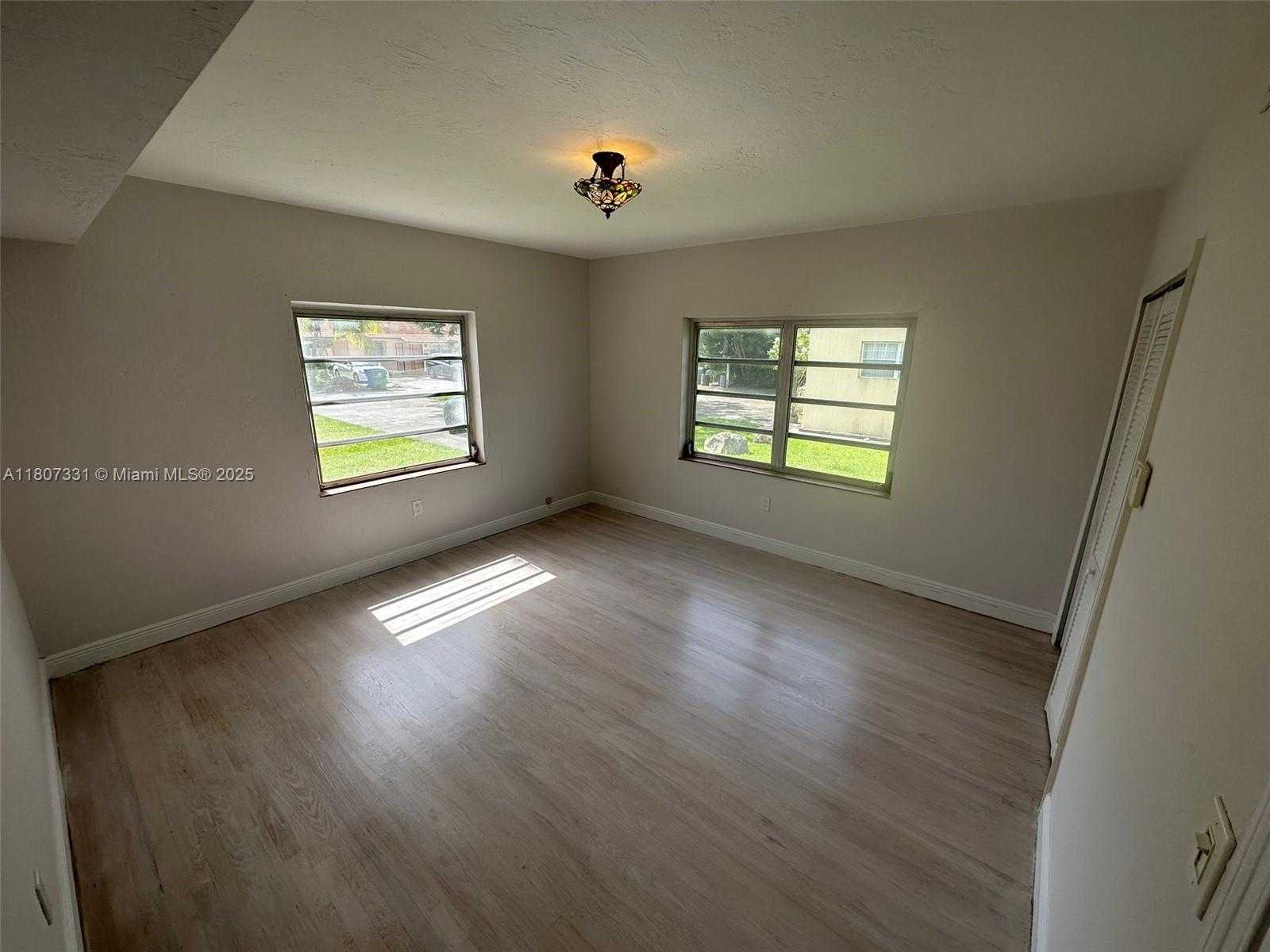 Small Image of 3621 PONCE DE LEON BLVD, Coral Gables Number 10