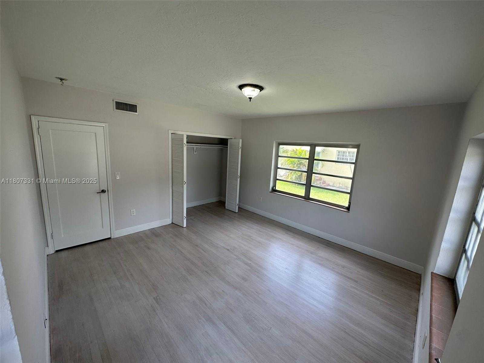 Small Image of 3621 PONCE DE LEON BLVD, Coral Gables Number 12